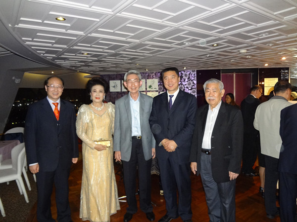 于会长与泰华进出口商会理事长郑岳龙